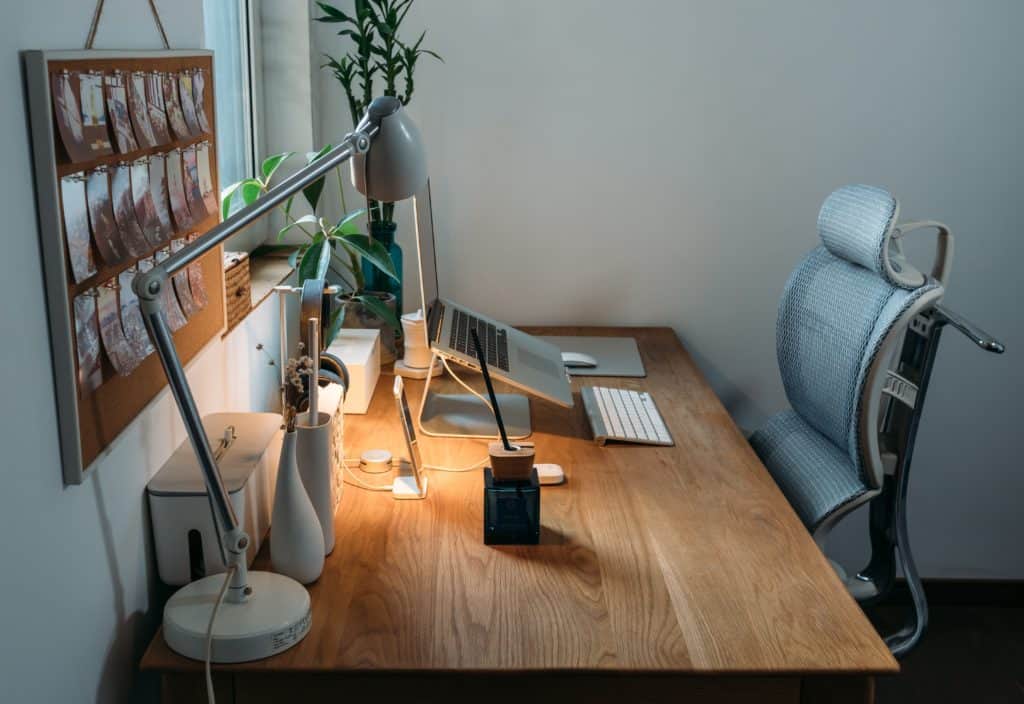 desk set up for proper work place ergonomics